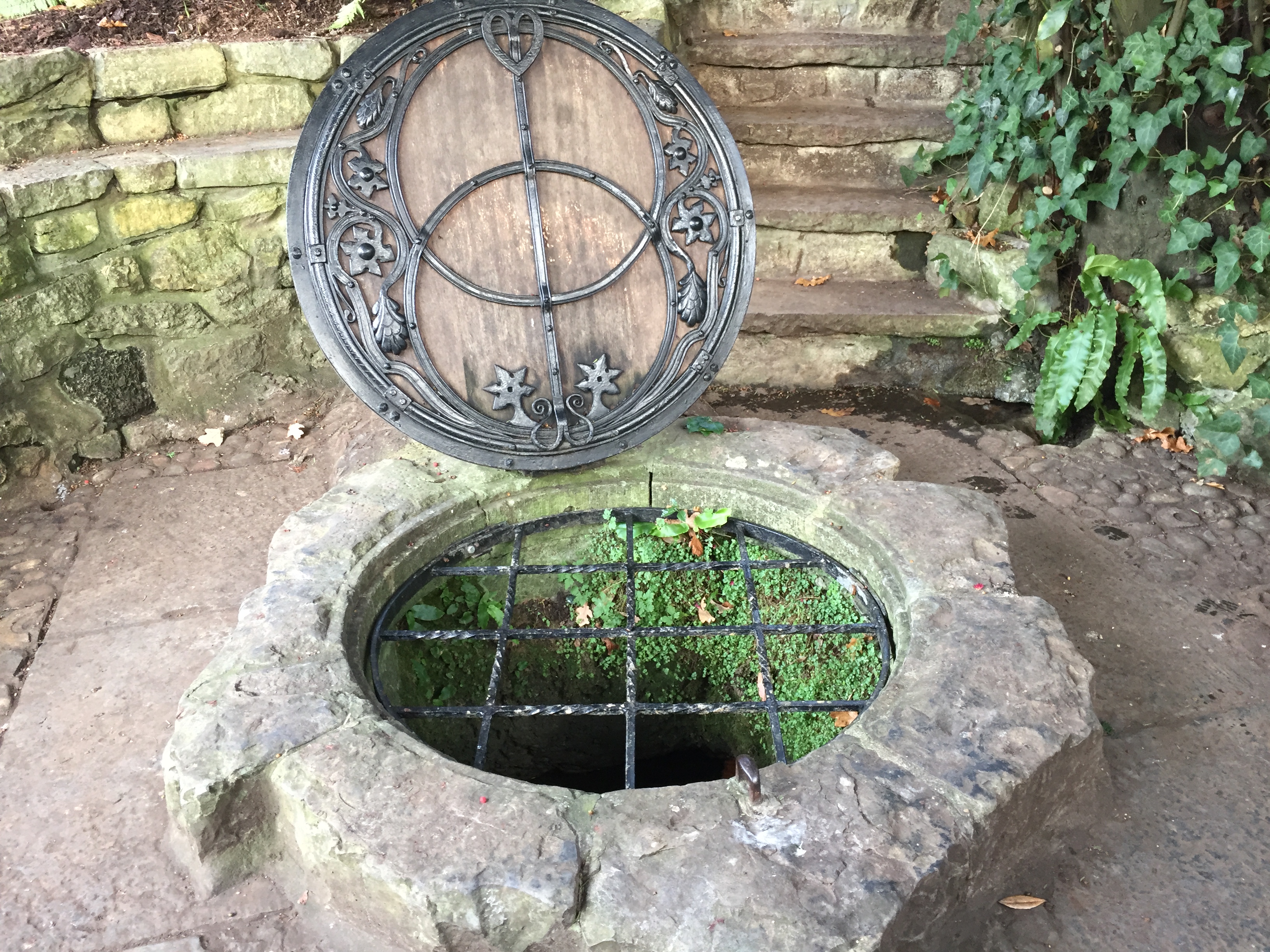 Chalice Well wellhead with Vesica Piscis cover